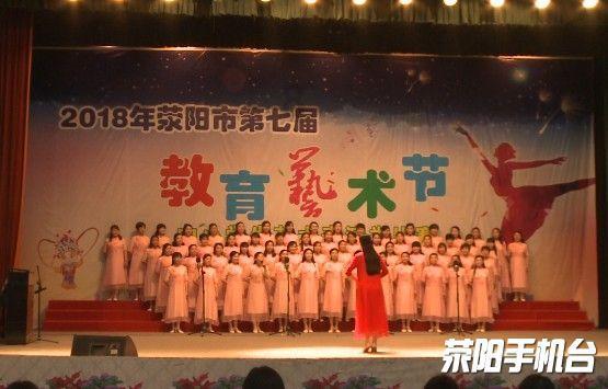 印花衬衫+紧身牛仔裤，轻松展现身材曲线美，你喜欢吗？游戏画面
